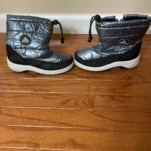 Kids size 13 winter boots. Used once. Great condition.